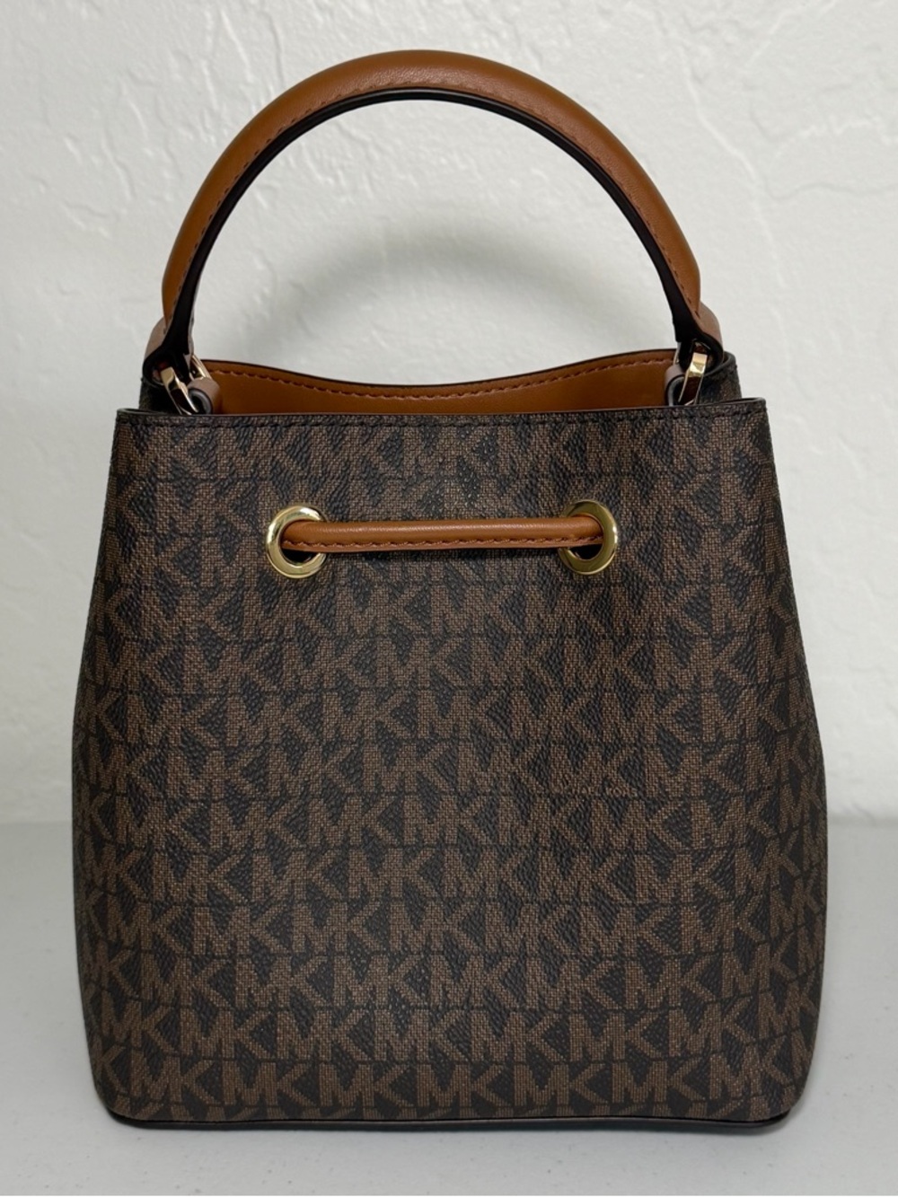 Michael Kors Suri Small Logo Bucket Bag - Picture 3 of 9